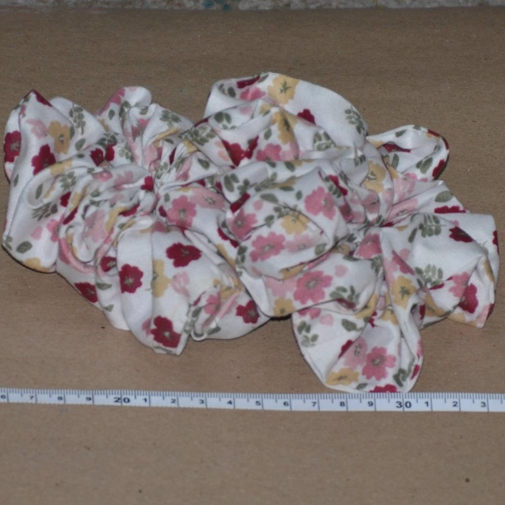 Spring Collection Scrunchies - Picture 7 of 12